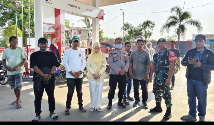 Pertalite Langka di Takalar, Legislator Turun ke SPBU Kalukuan: Warga Rela Antre Panjang